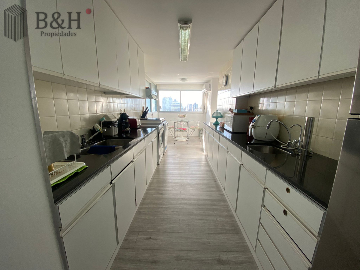 Apartamento ID.1270 - Apartamento en alquiler playa brava, frente al mar! 