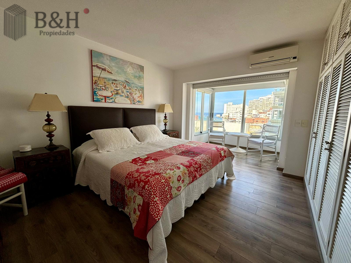 Apartamento ID.3201 - Apartamento en alquiler temporal de 3 dormitorios, en playa mansa, sobre el mar.