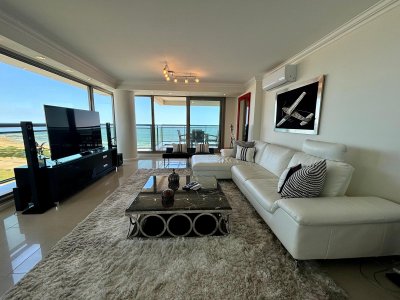 Apartamento en venta de 4 dormitorios en exclusiva torre en playa brava! 