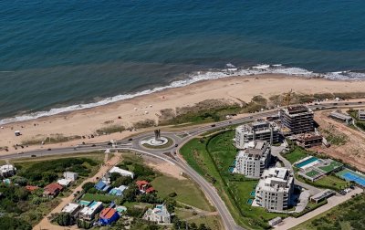 Apartamento en alquiler temporal, de 3 dormitorios en suite, en Manantiales, Aldeana