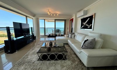 Apartamento en venta de 4 dormitorios en exclusiva torre en playa brava!