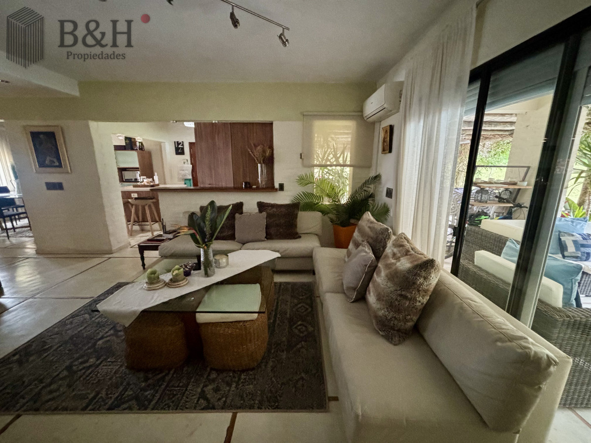 Casa ID.6423 - Casa en venta de 3 dormitorios en Golf, Punta del Este
