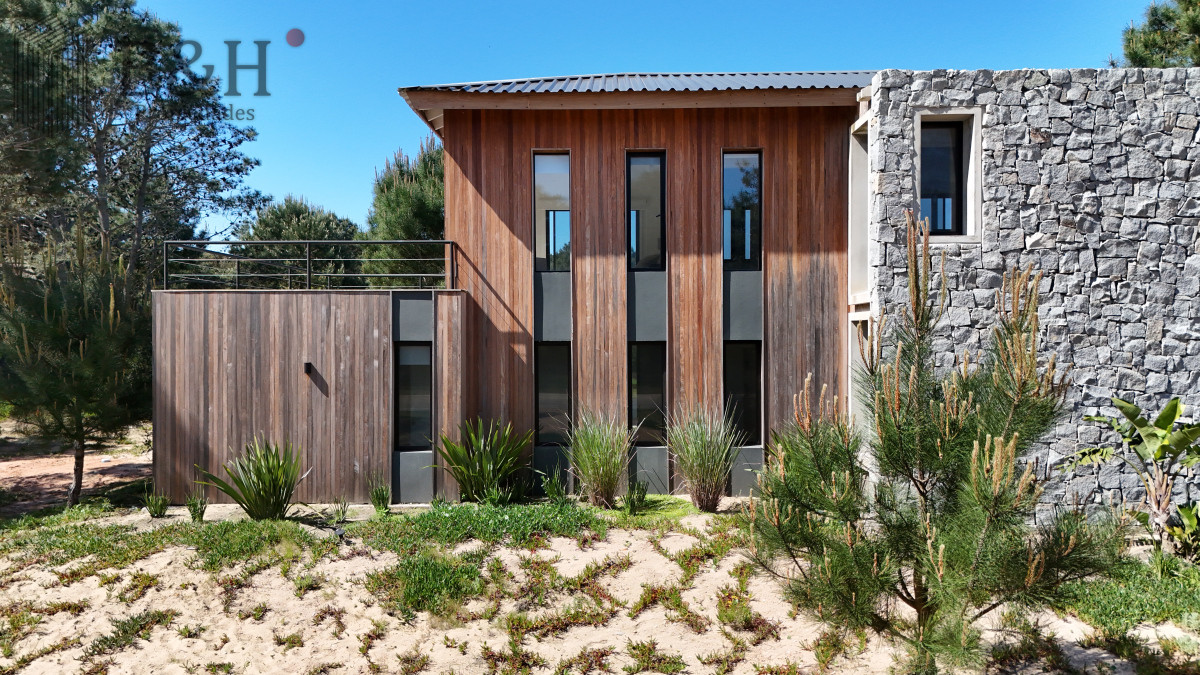 Casa ID.3152 - Casa en venta de 4 dormitorios, en Jose Ignacio, Barrio Laguna Escondida