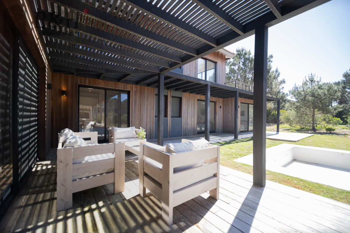 Casa ID.3152 - Casa en venta de 4 dormitorios, en Jose Ignacio, Barrio Laguna Escondida