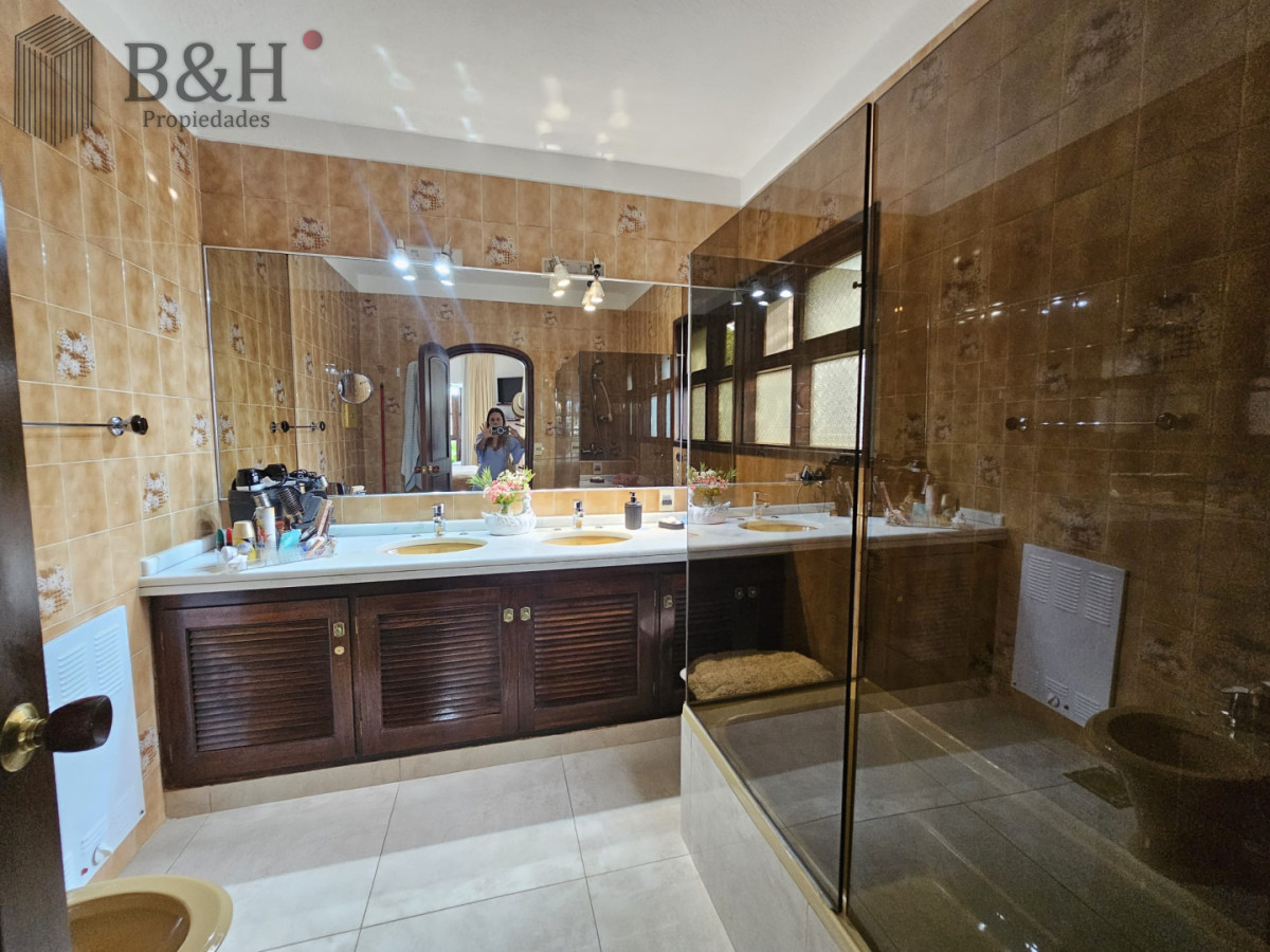 Casa ID.6424 - Gran casa en venta en zona comercial de Lugano San Rafael