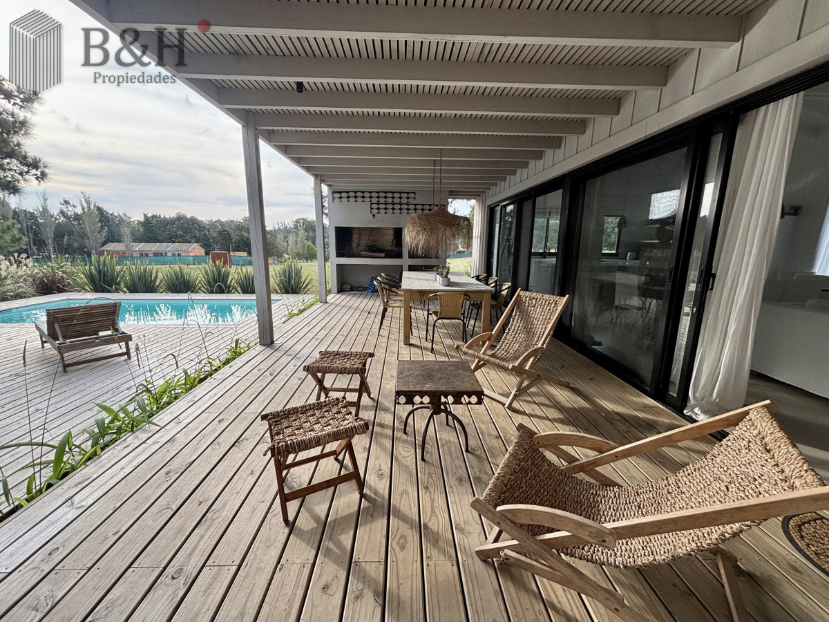 Casa ID.5068 - Casa en venta de 4 dormitorios en la Barra, Barrio Don Miguel 