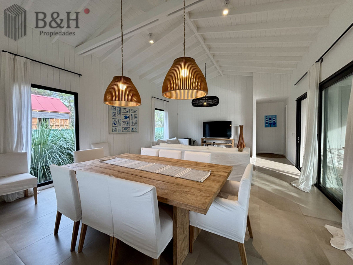 Casa ID.5068 - Casa en venta de 4 dormitorios en la Barra, Barrio Don Miguel 