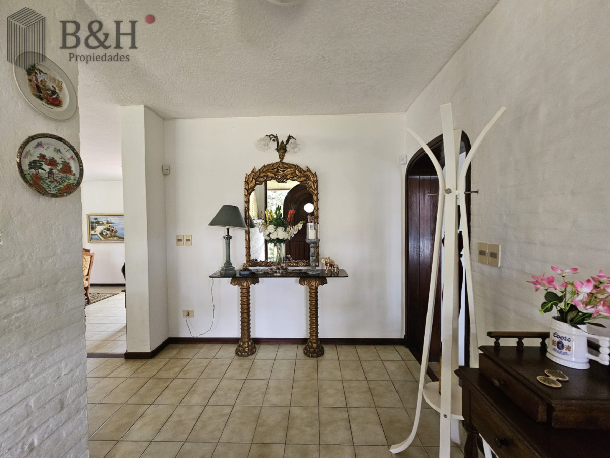 Casa ID.6424 - Gran casa en venta en zona comercial de Lugano San Rafael