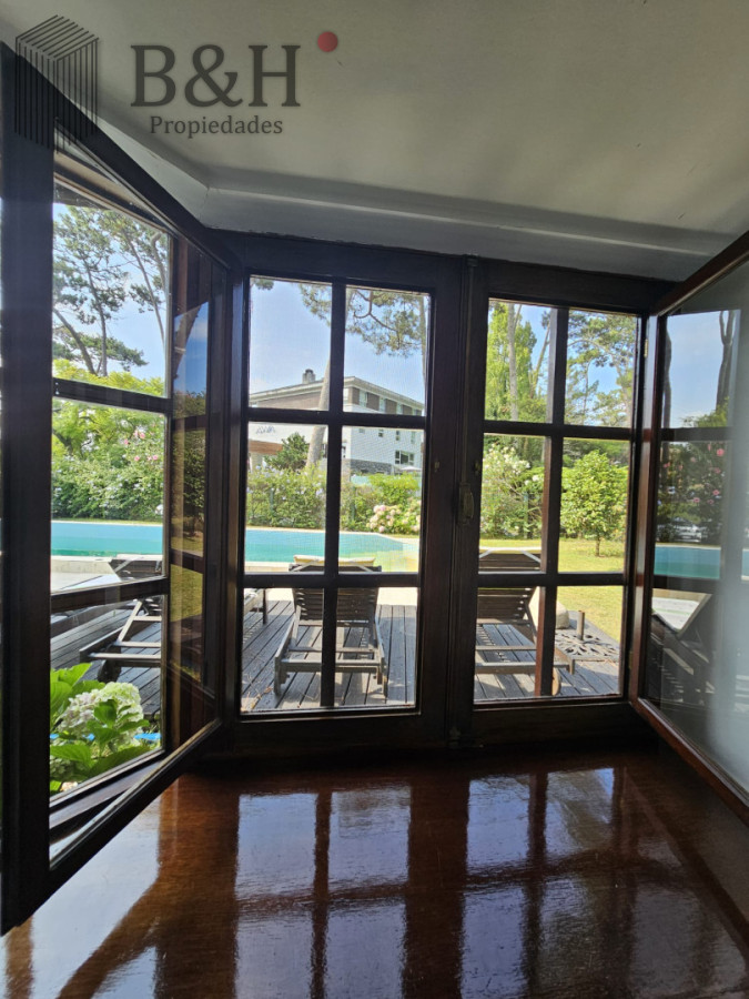 Casa ID.6424 - Gran casa en venta en zona comercial de Lugano San Rafael