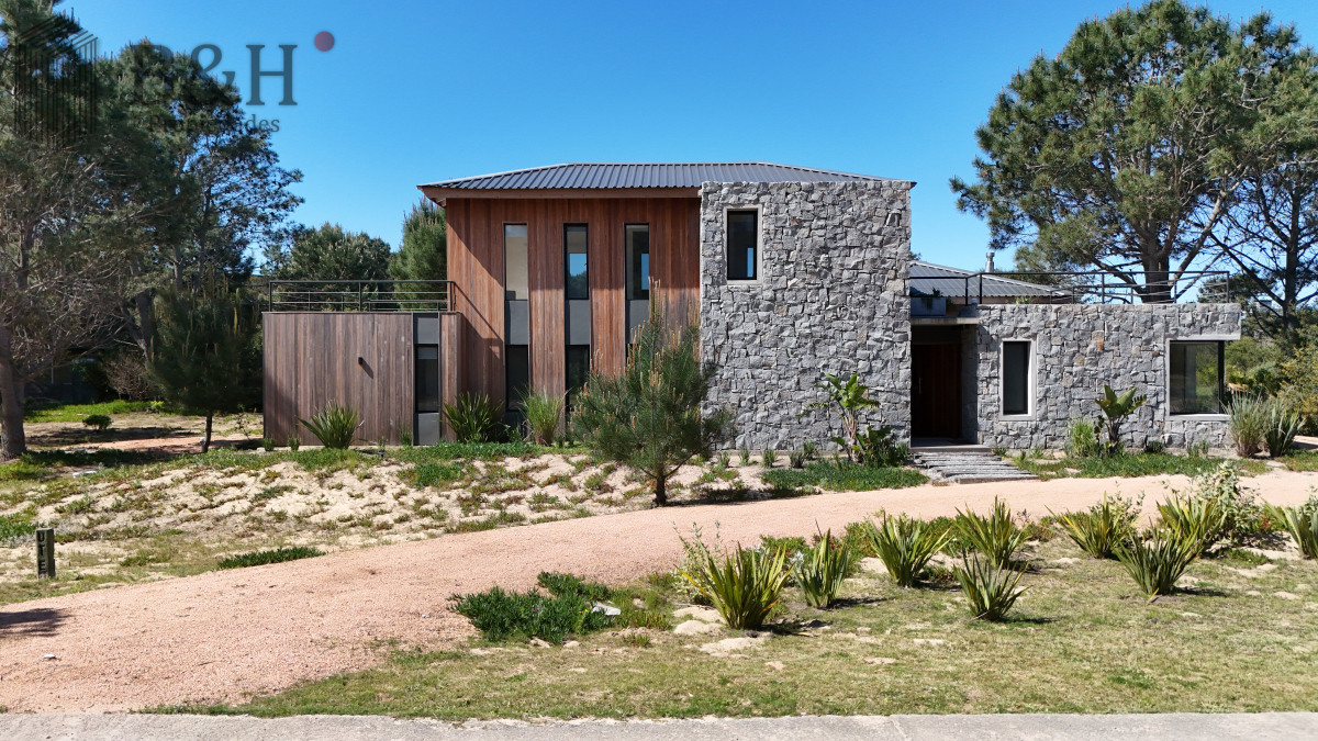 Casa ID.3152 - Casa en venta de 4 dormitorios, en Jose Ignacio, Barrio Laguna Escondida