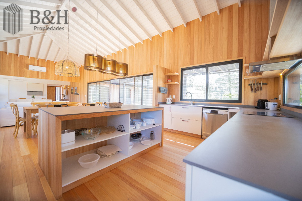 Casa ID.3152 - Casa en venta de 4 dormitorios, en Jose Ignacio, Barrio Laguna Escondida