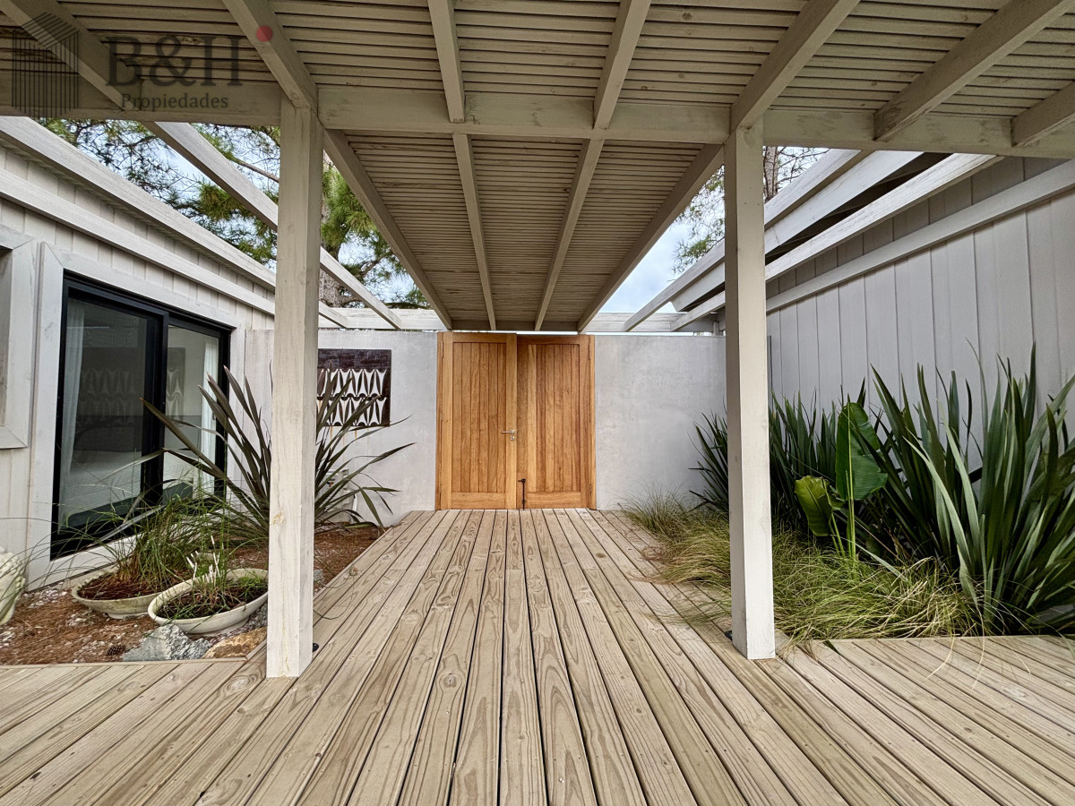 Casa ID.5068 - Casa en venta de 4 dormitorios en la Barra, Barrio Don Miguel 