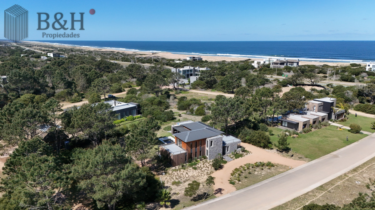Casa ID.3152 - Casa en venta de 4 dormitorios, en Jose Ignacio, Barrio Laguna Escondida