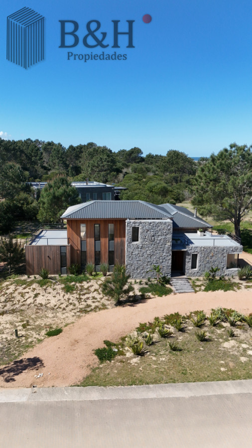 Casa ID.3152 - Casa en venta de 4 dormitorios, en Jose Ignacio, Barrio Laguna Escondida