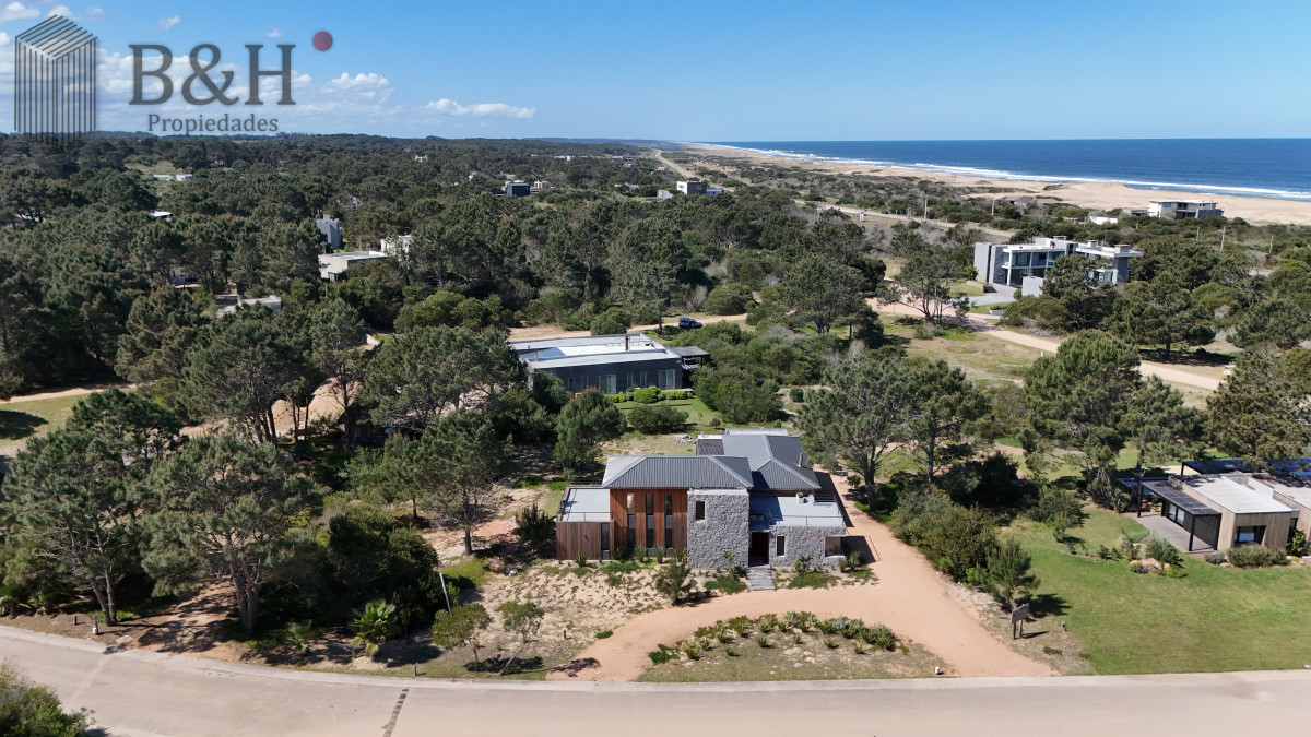 Casa ID.3152 - Casa en venta de 4 dormitorios, en Jose Ignacio, Barrio Laguna Escondida