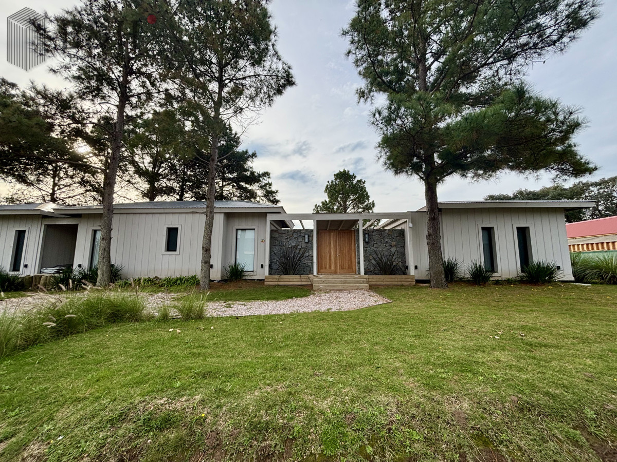 Casa ID.5068 - Casa en venta de 4 dormitorios en la Barra, Barrio Don Miguel 