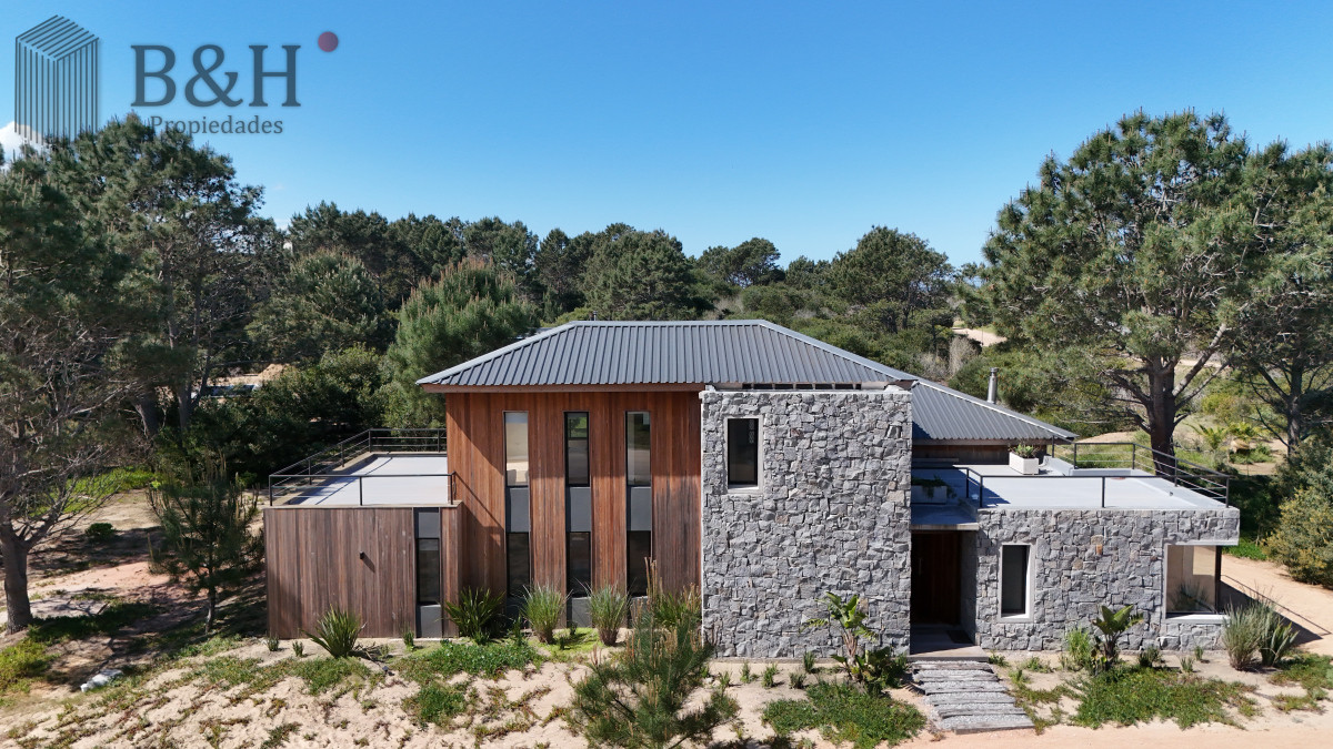 Casa ID.3152 - Casa en venta de 4 dormitorios, en Jose Ignacio, Barrio Laguna Escondida