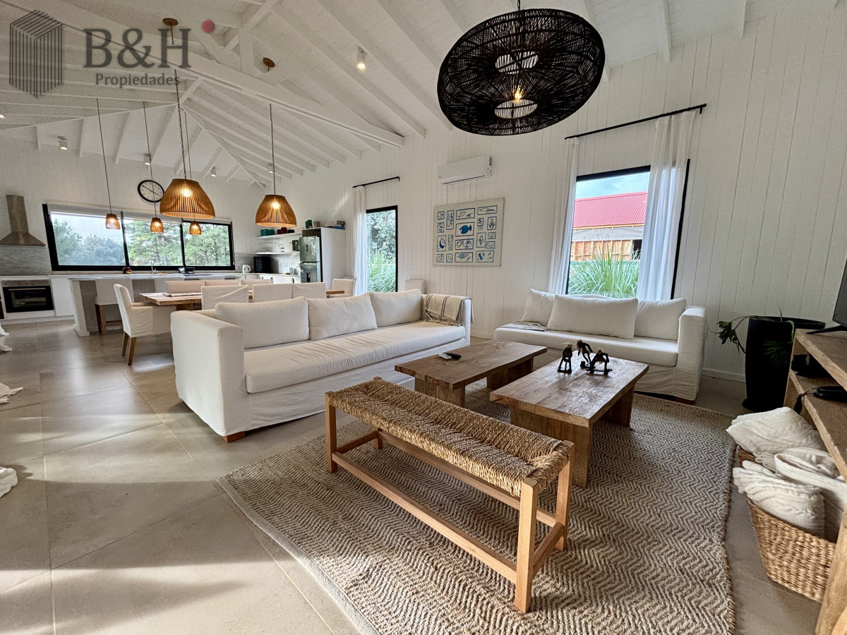 Casa ID.5068 - Casa en venta de 4 dormitorios en la Barra, Barrio Don Miguel 