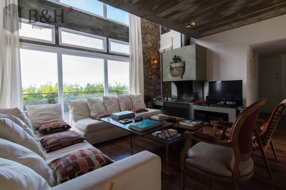 Casa ID.1260 - Espectacular Casa frente al mar en Santa Monica! En venta y alquiler temporal. 