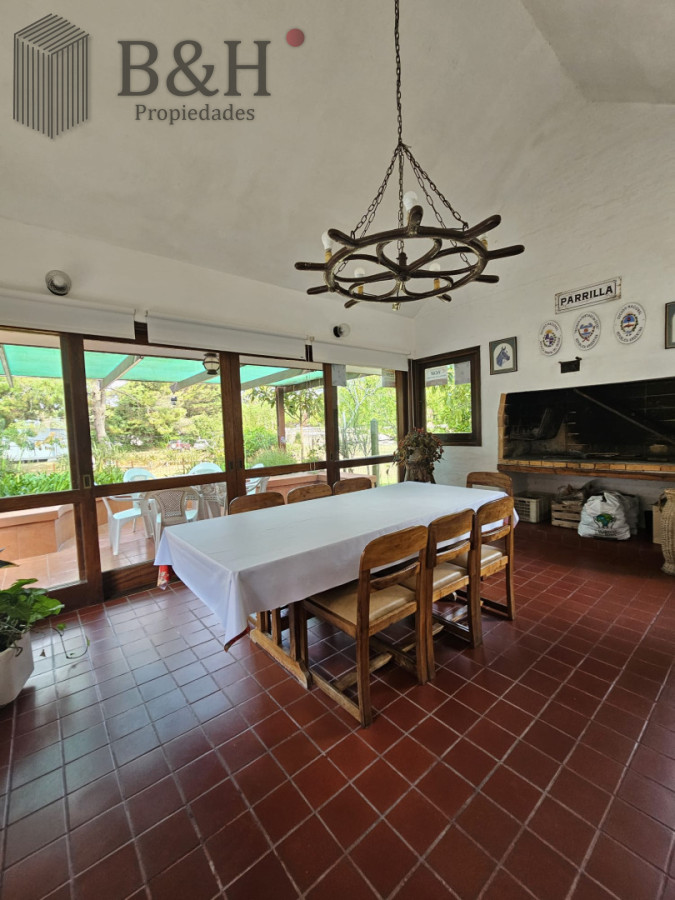 Casa ID.6424 - Gran casa en venta en zona comercial de Lugano San Rafael