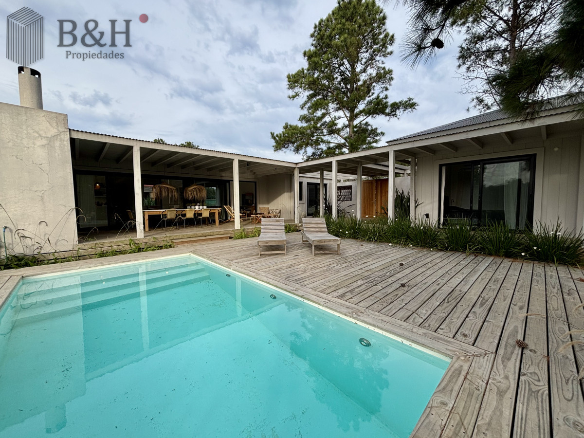 Casa ID.5068 - Casa en venta de 4 dormitorios en la Barra, Barrio Don Miguel 