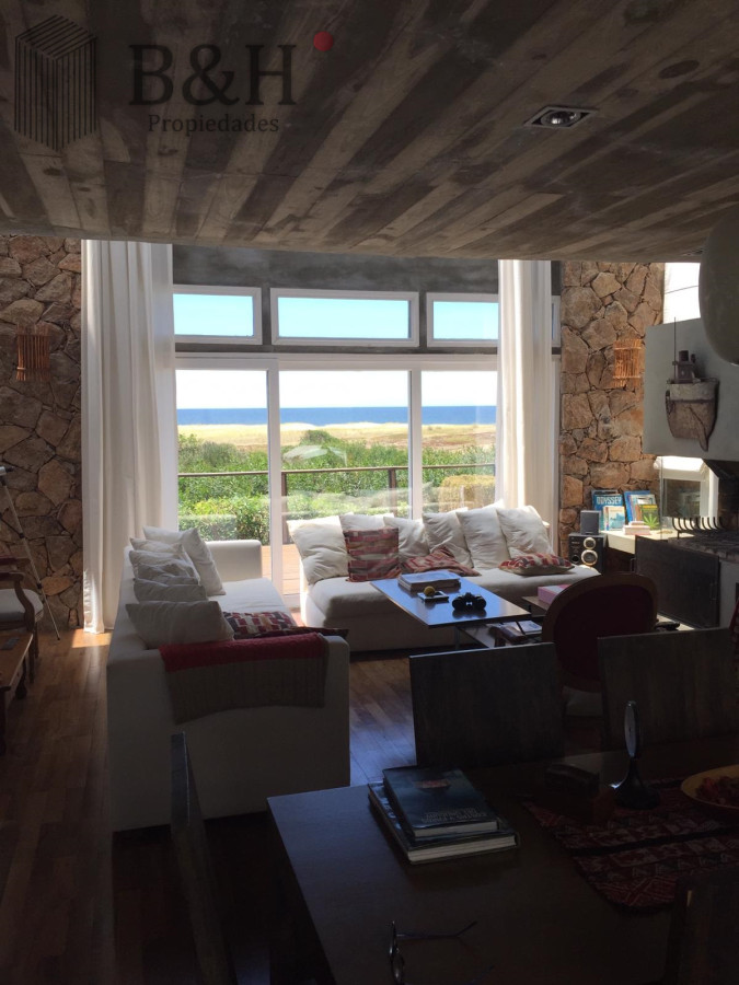 Casa ID.1260 - Espectacular Casa frente al mar en Santa Monica! En venta y alquiler temporal. 