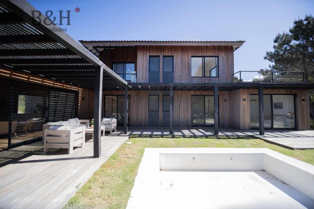 Casa ID.3152 - Casa en venta de 4 dormitorios, en Jose Ignacio, Barrio Laguna Escondida