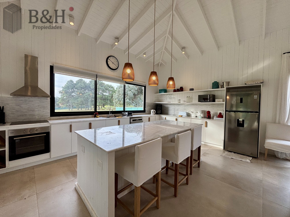 Casa ID.5068 - Casa en venta de 4 dormitorios en la Barra, Barrio Don Miguel 