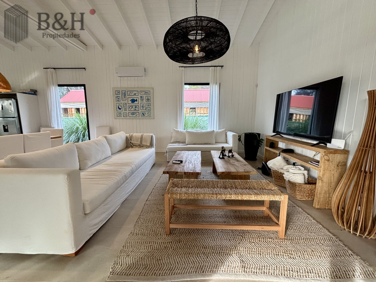 Casa ID.5068 - Casa en venta de 4 dormitorios en la Barra, Barrio Don Miguel 