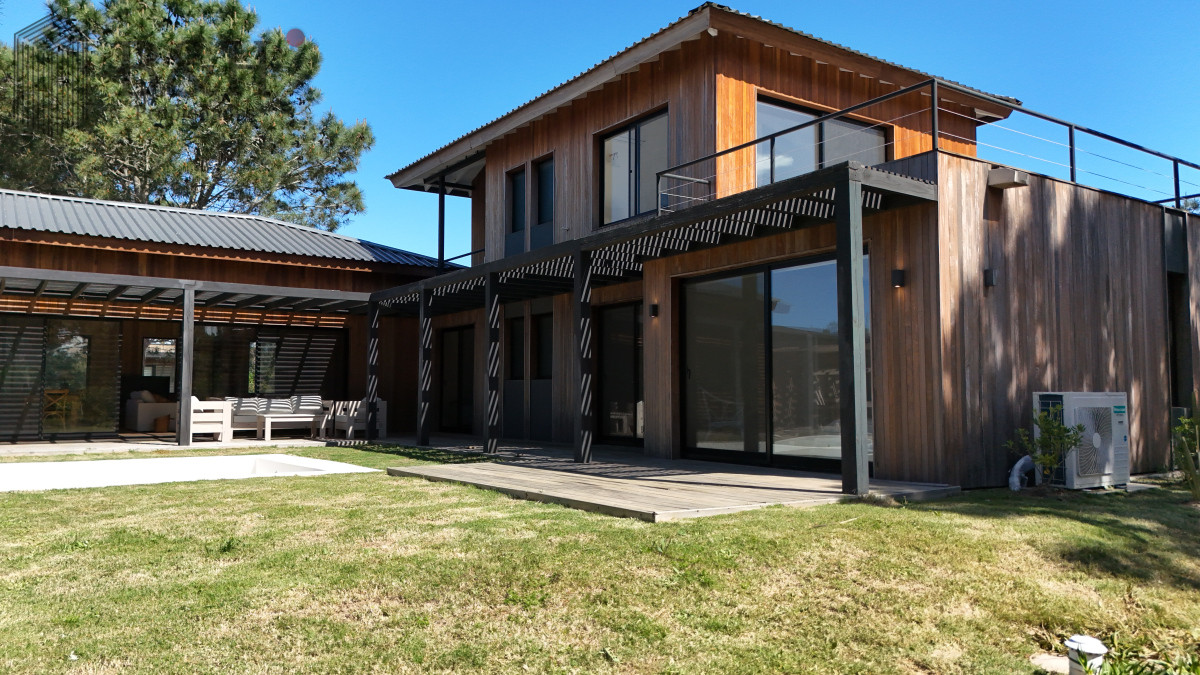 Casa ID.3152 - Casa en venta de 4 dormitorios, en Jose Ignacio, Barrio Laguna Escondida