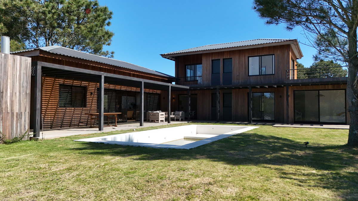 Casa ID.3152 - Casa en venta de 4 dormitorios, en Jose Ignacio, Barrio Laguna Escondida