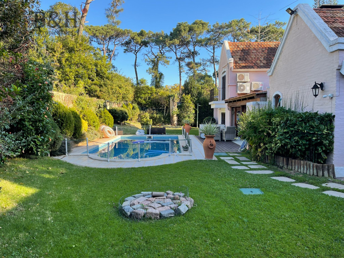 Casa ID.4181 - Hermosa casa ubicada en Playa Mansa Punta Del Este