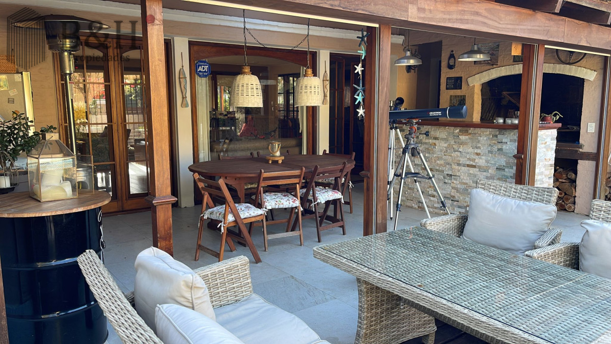 Casa ID.4181 - Hermosa casa ubicada en Playa Mansa Punta Del Este
