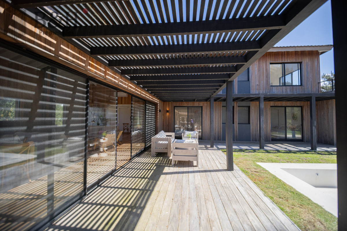 Casa ID.3152 - Casa en venta de 4 dormitorios, en Jose Ignacio, Barrio Laguna Escondida