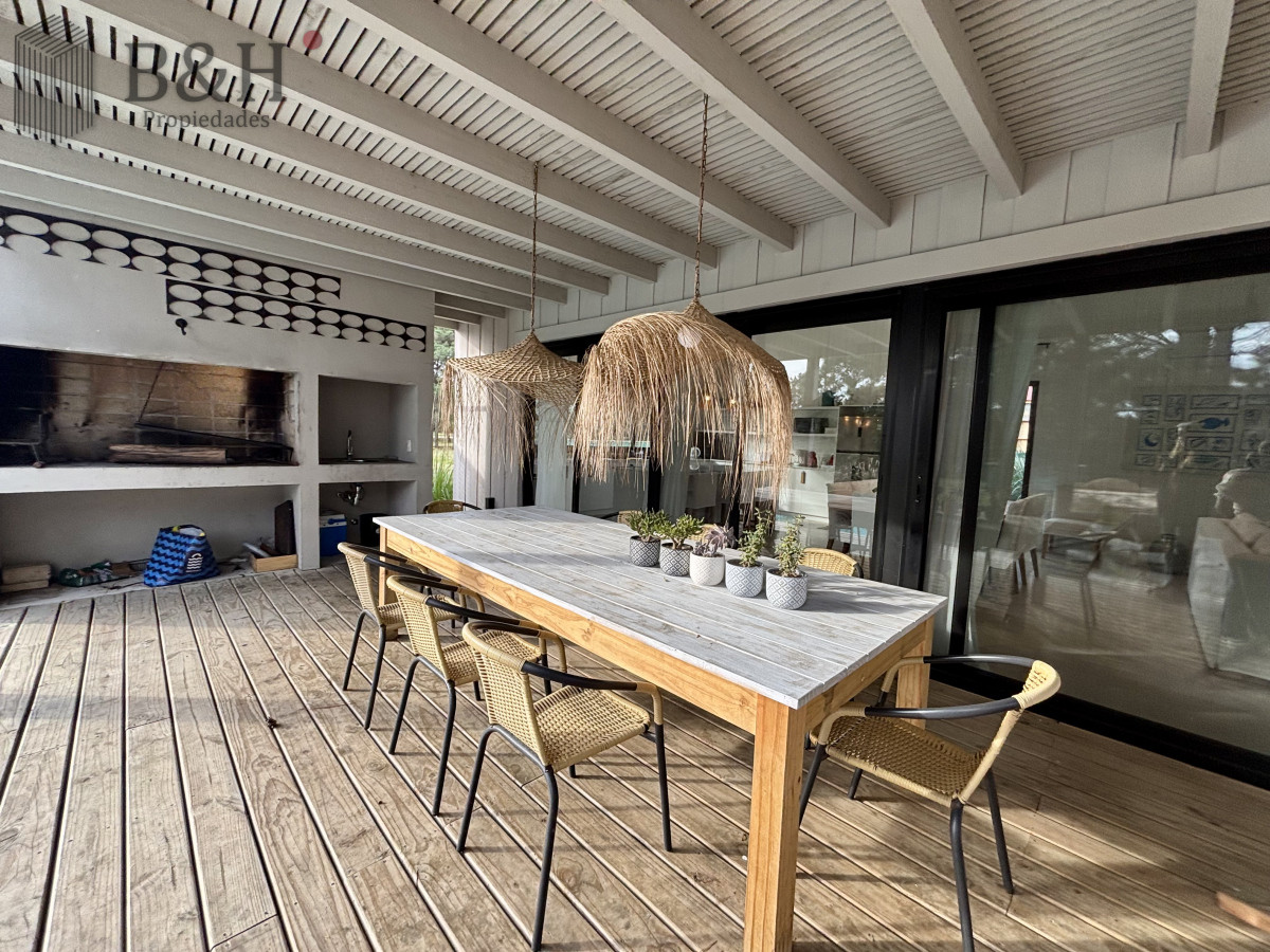 Casa ID.5068 - Casa en venta de 4 dormitorios en la Barra, Barrio Don Miguel 
