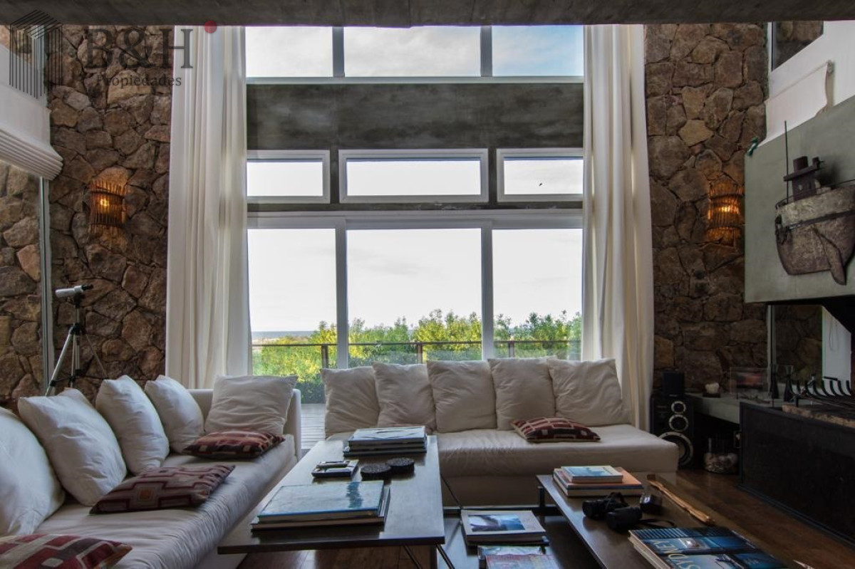 Casa ID.1260 - Espectacular Casa frente al mar en Santa Monica! En venta y alquiler temporal. 