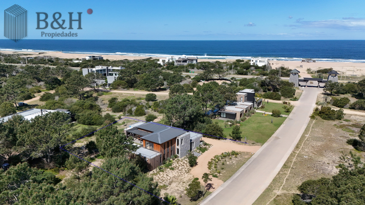 Casa ID.3152 - Casa en venta de 4 dormitorios, en Jose Ignacio, Barrio Laguna Escondida