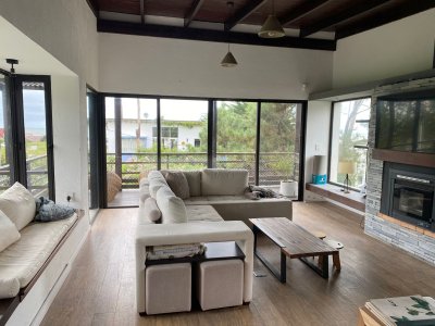 Casa en venta en La Barra, de 3 dormitorios y 4 baños