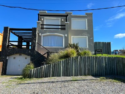 Casa en venta de 4 dormitorios, en Punta Piedras