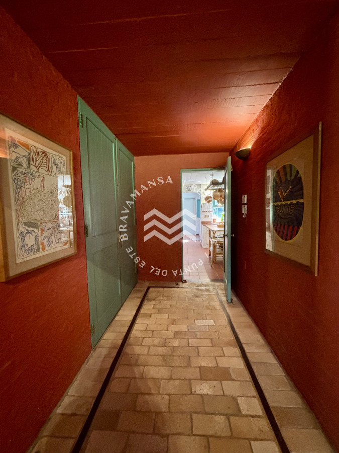 Casa ID.939 - Venta casa de 5 dormitorios en barrio Golf, Punta del Este