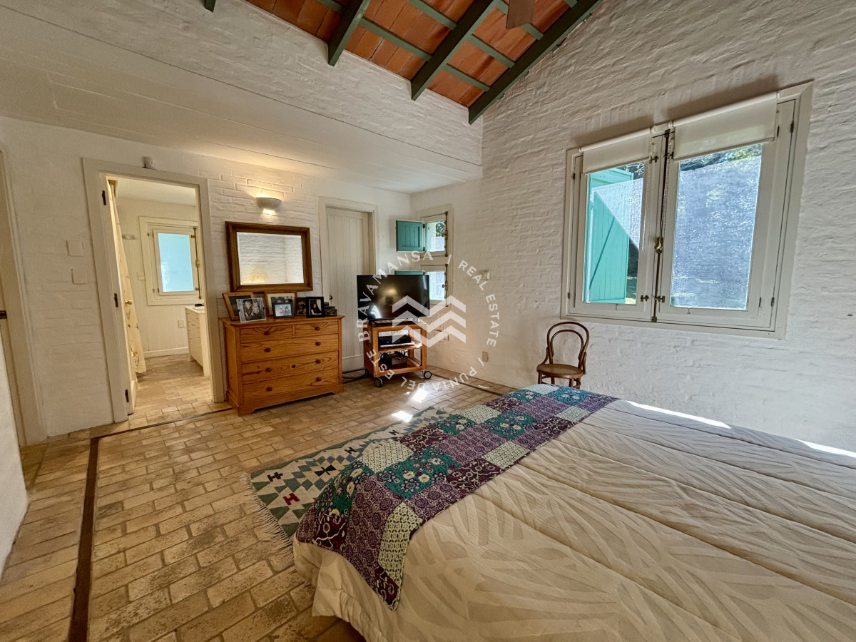 Casa ID.939 - Venta casa de 5 dormitorios en barrio Golf, Punta del Este