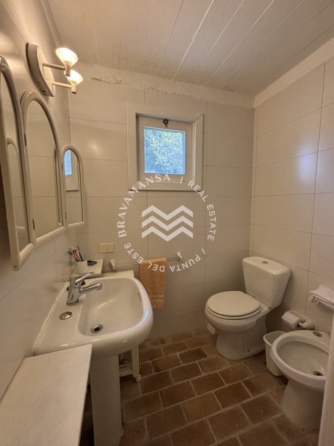 Casa ID.939 - Venta casa de 5 dormitorios en barrio Golf, Punta del Este