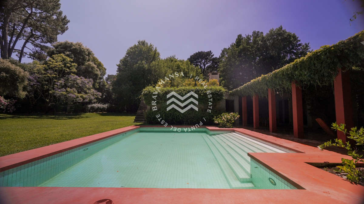 Casa ID.939 - Venta casa de 5 dormitorios en barrio Golf, Punta del Este