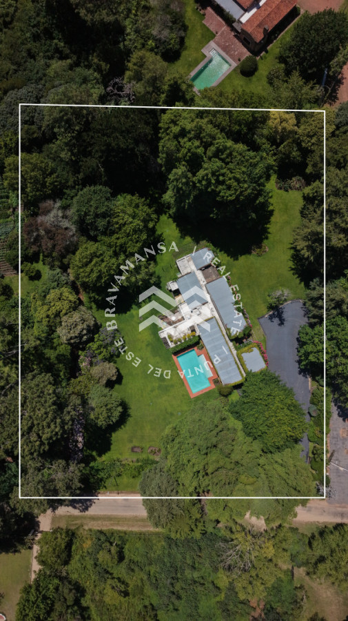Casa ID.939 - Venta casa de 5 dormitorios en barrio Golf, Punta del Este