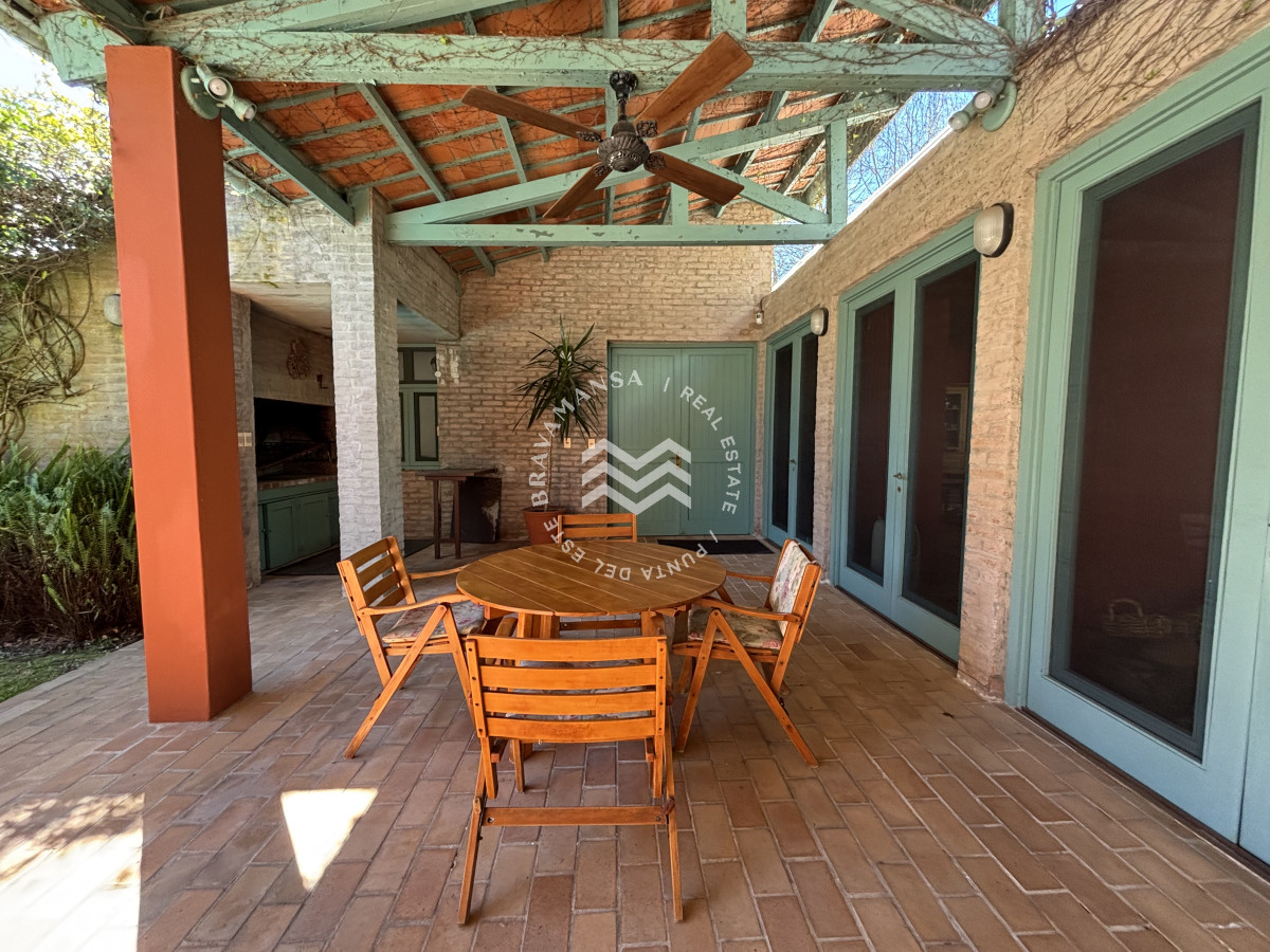 Casa ID.939 - Venta casa de 5 dormitorios en barrio Golf, Punta del Este