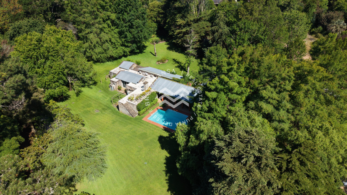 Casa ID.939 - Venta casa de 5 dormitorios en barrio Golf, Punta del Este