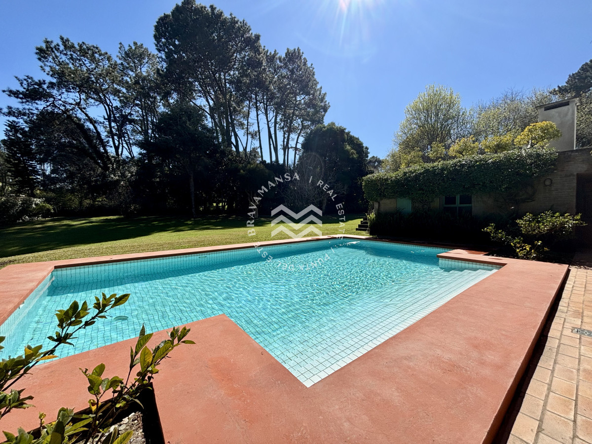 Casa ID.939 - Venta casa de 5 dormitorios en barrio Golf, Punta del Este