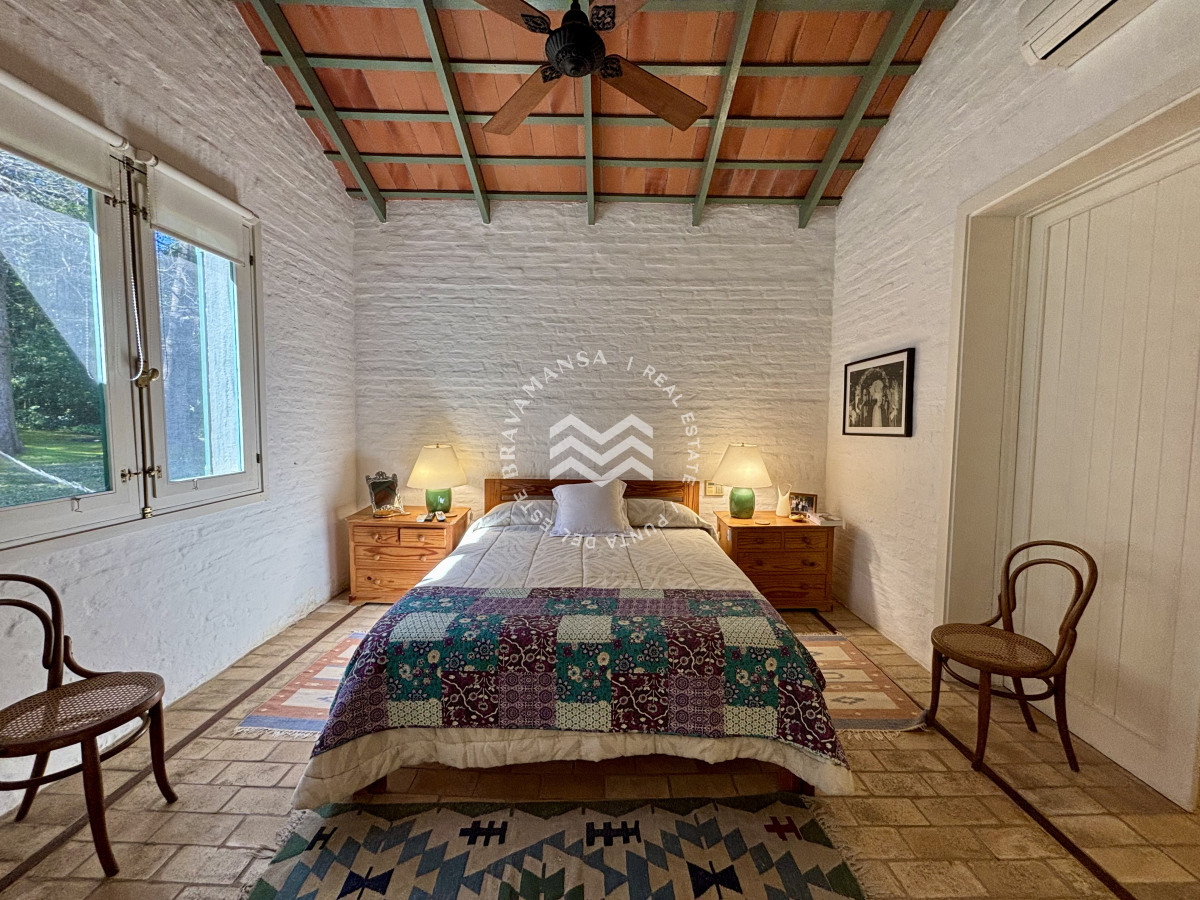 Casa ID.939 - Venta casa de 5 dormitorios en barrio Golf, Punta del Este