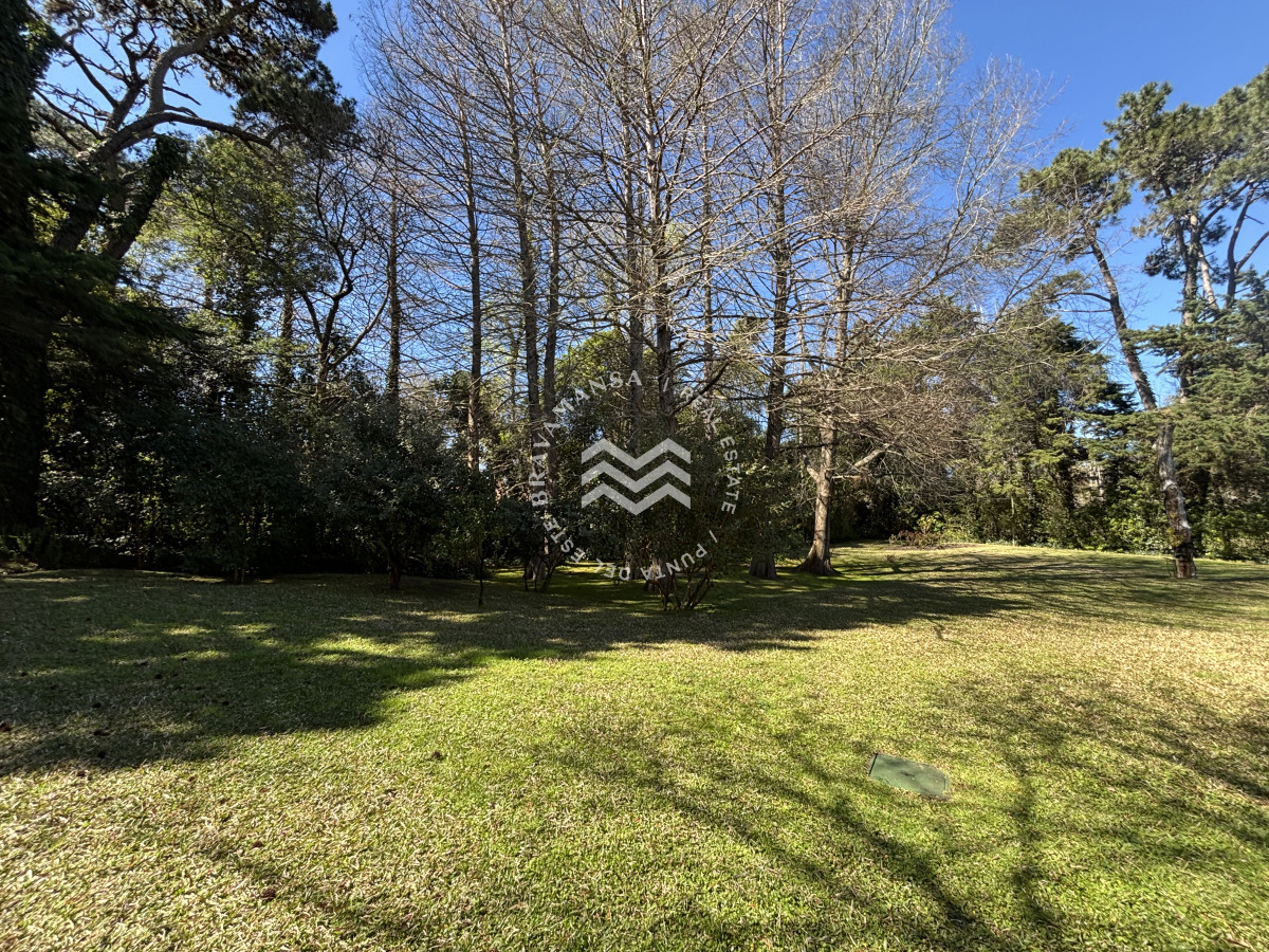 Casa ID.939 - Venta casa de 5 dormitorios en barrio Golf, Punta del Este