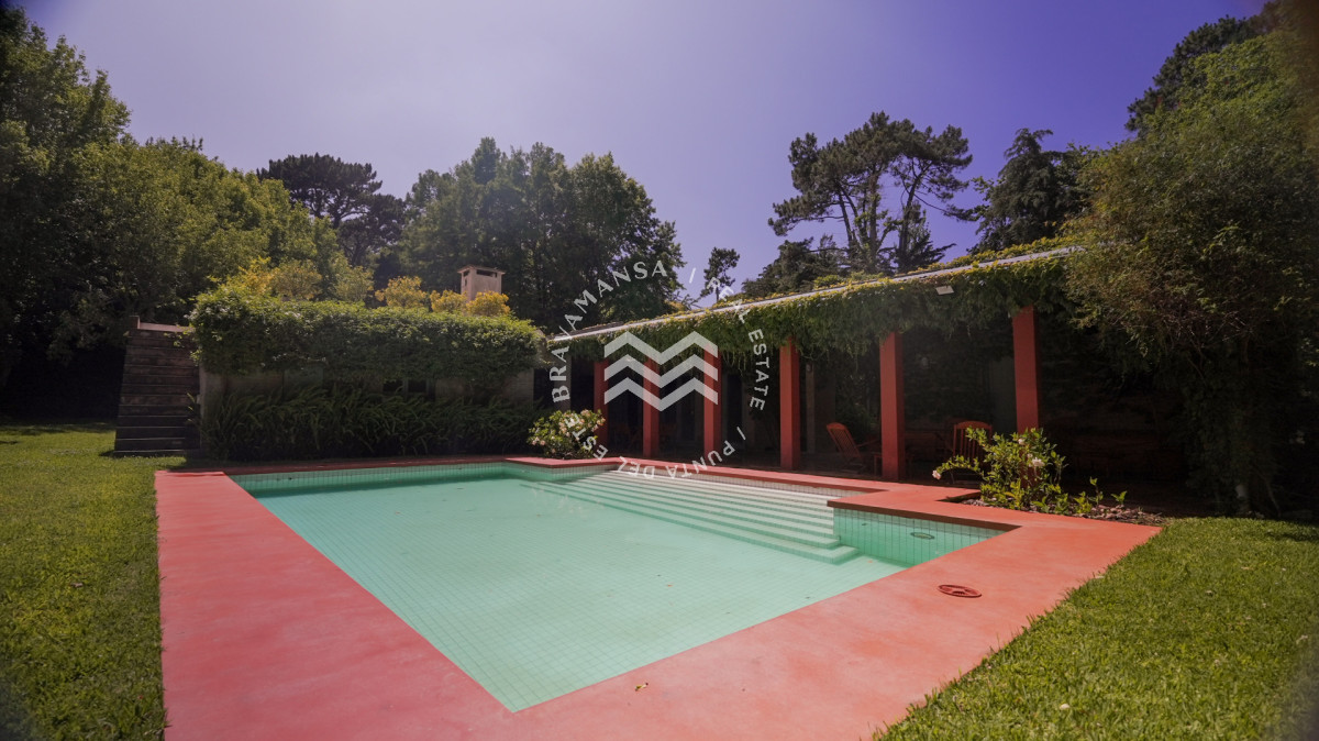 Casa ID.939 - Venta casa de 5 dormitorios en barrio Golf, Punta del Este